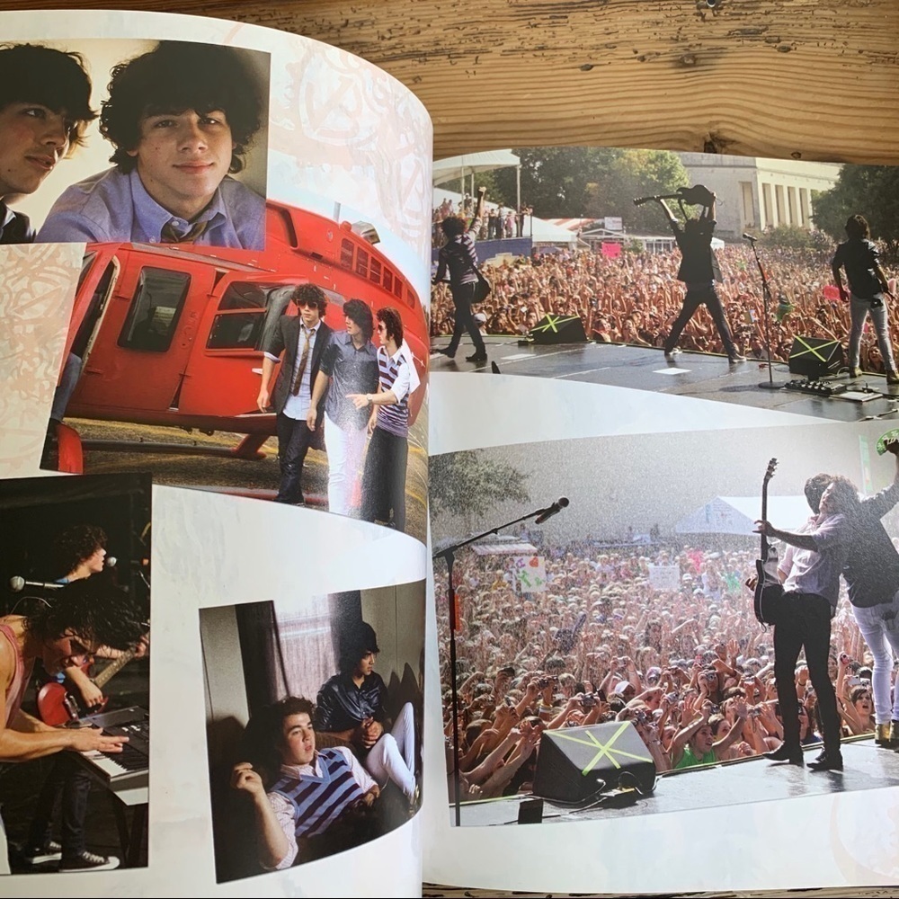 Disney Hyperion Jonas Brothers Burning Up book - Picture 3 of 16